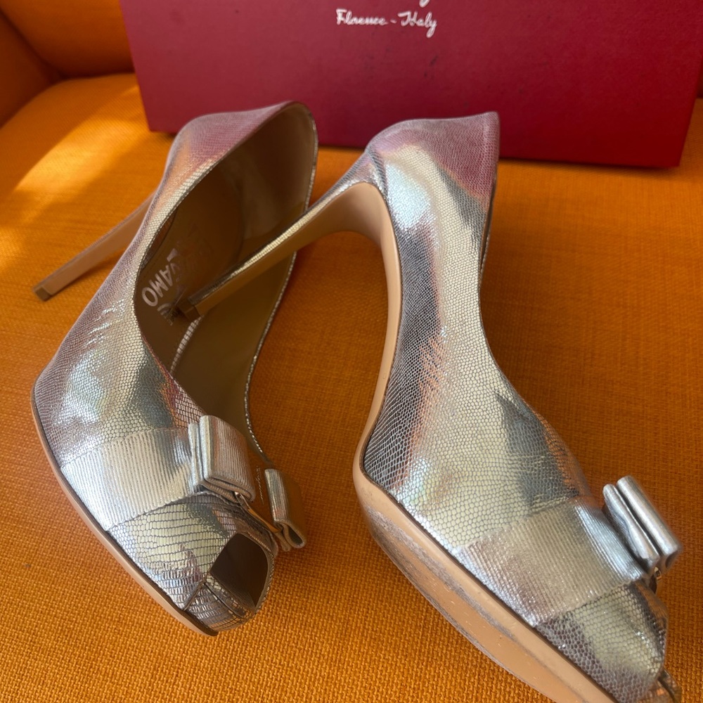Silver SALVATORE FERRAGAMO peep toe  HEELS - Picture 9 of 10